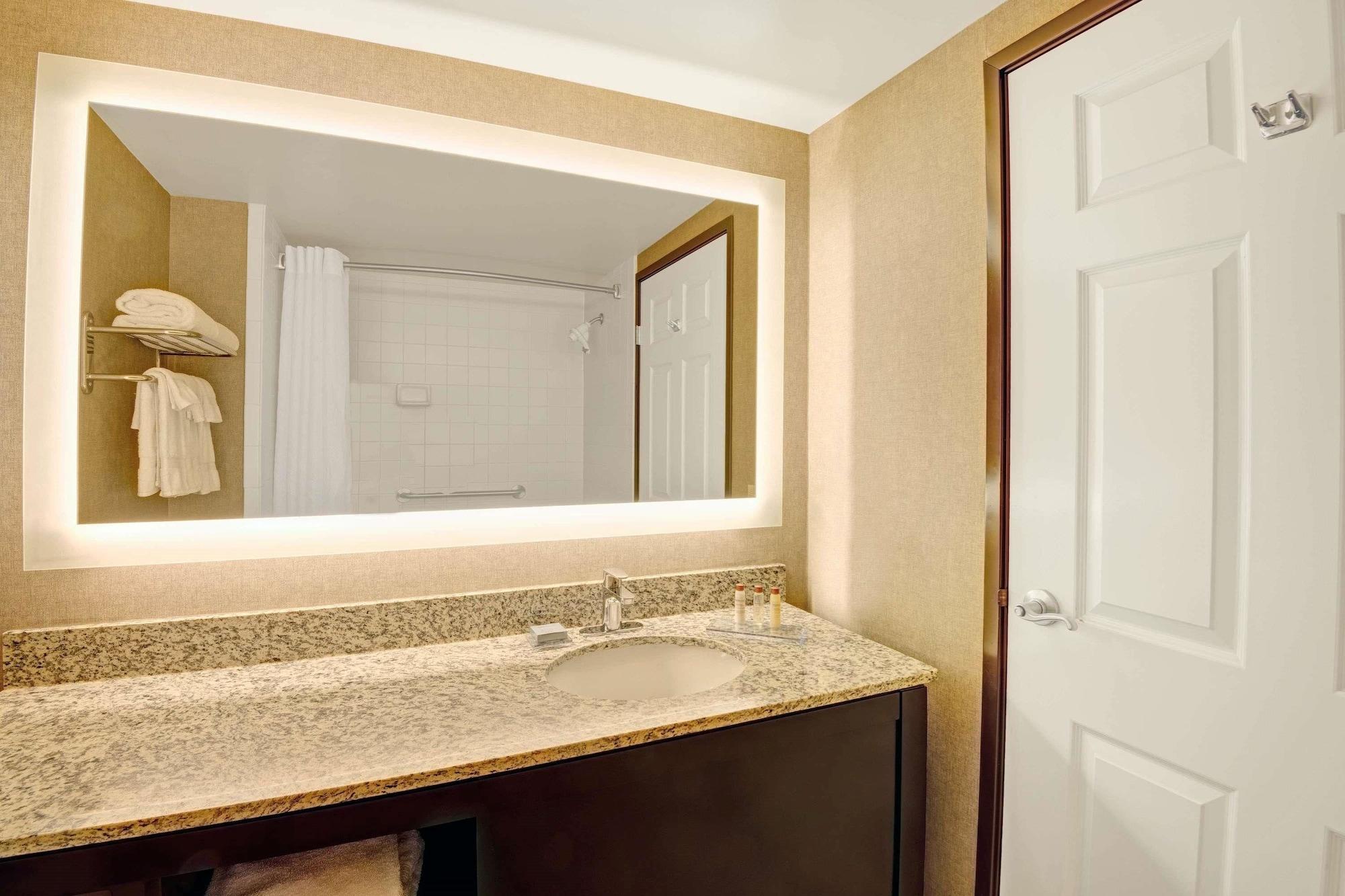Wingate By Wyndham Cincinnati Blue Ash Exterior photo