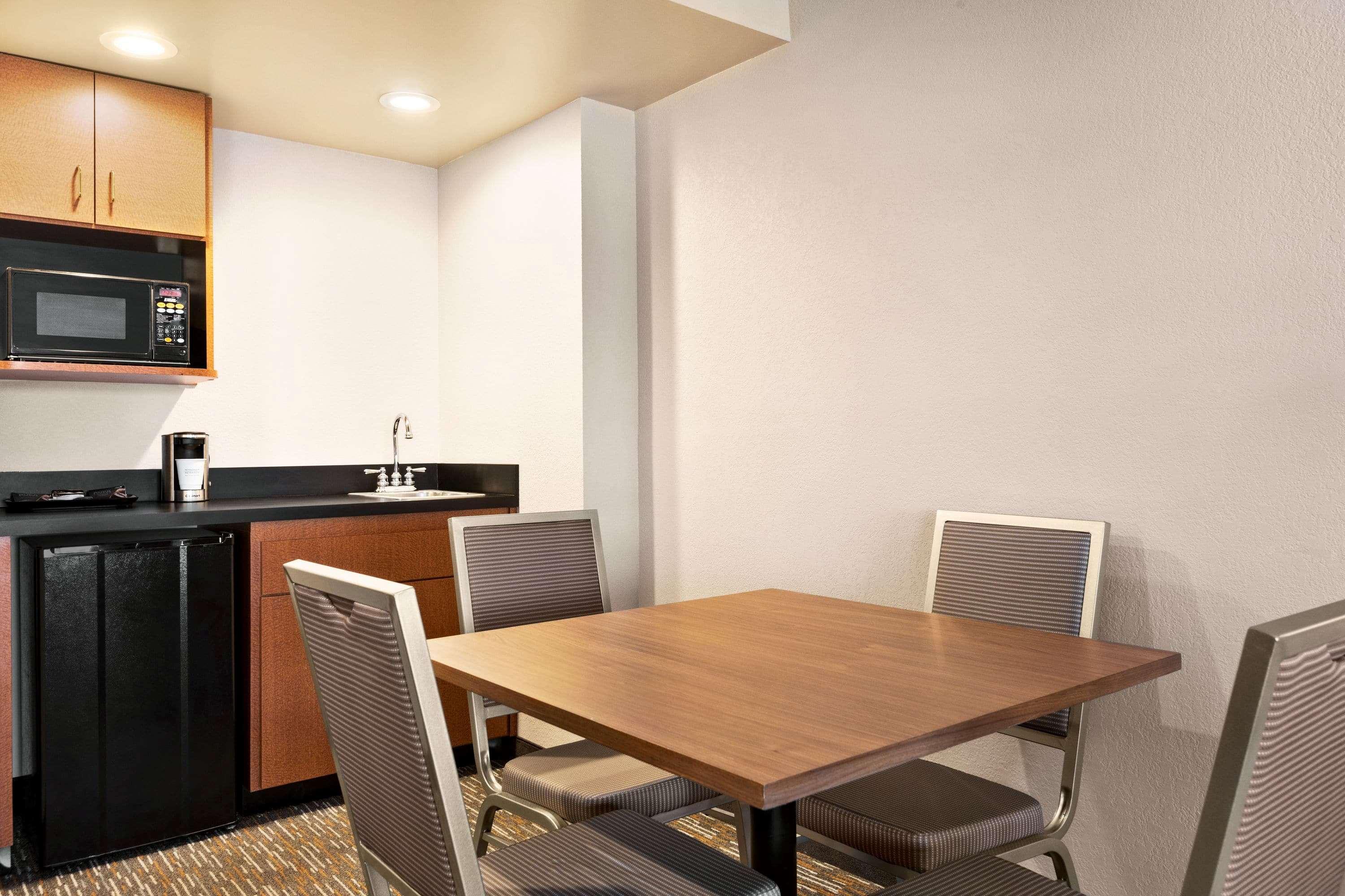 Wingate By Wyndham Cincinnati Blue Ash Exterior photo