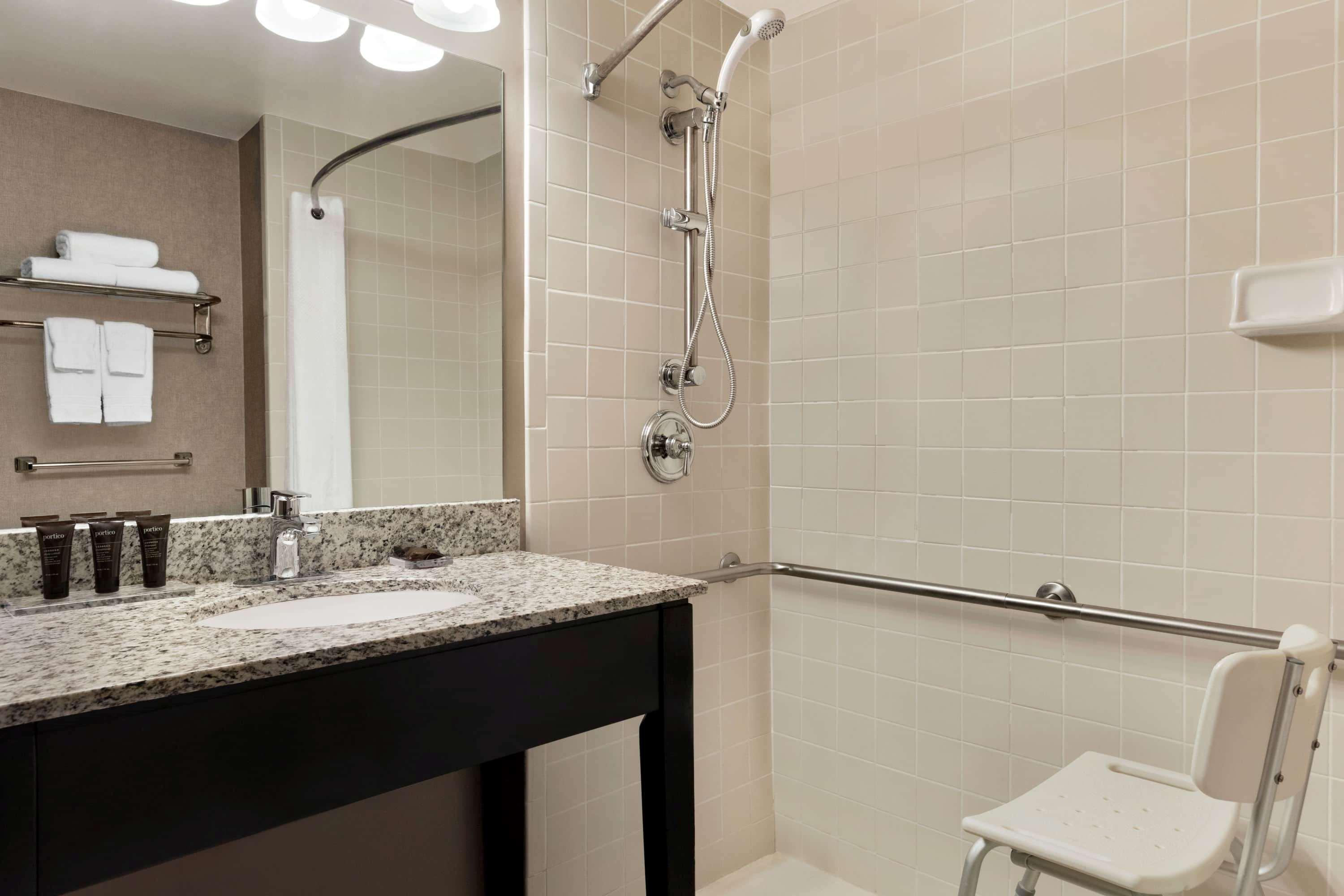 Wingate By Wyndham Cincinnati Blue Ash Exterior photo