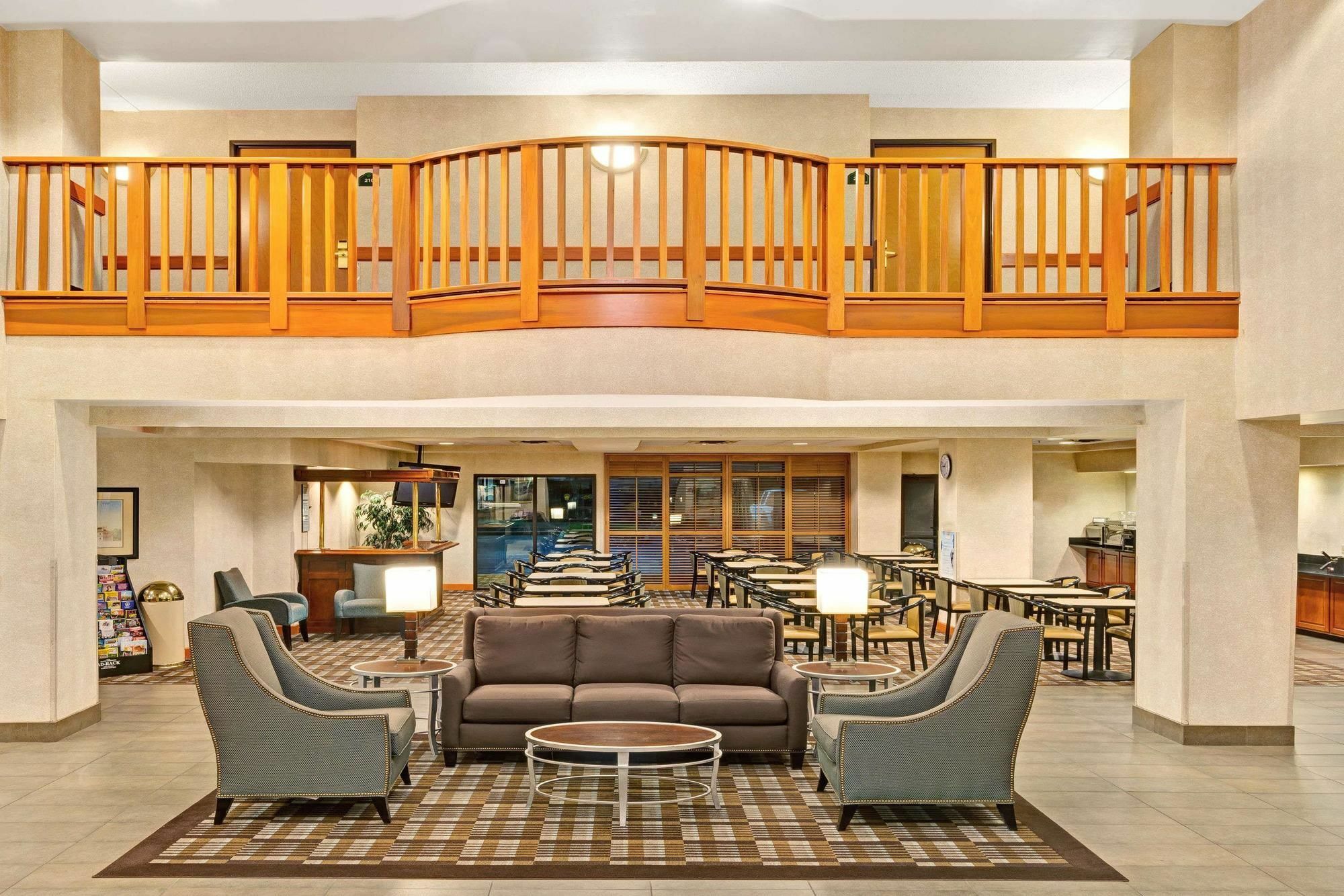 Wingate By Wyndham Cincinnati Blue Ash Exterior photo