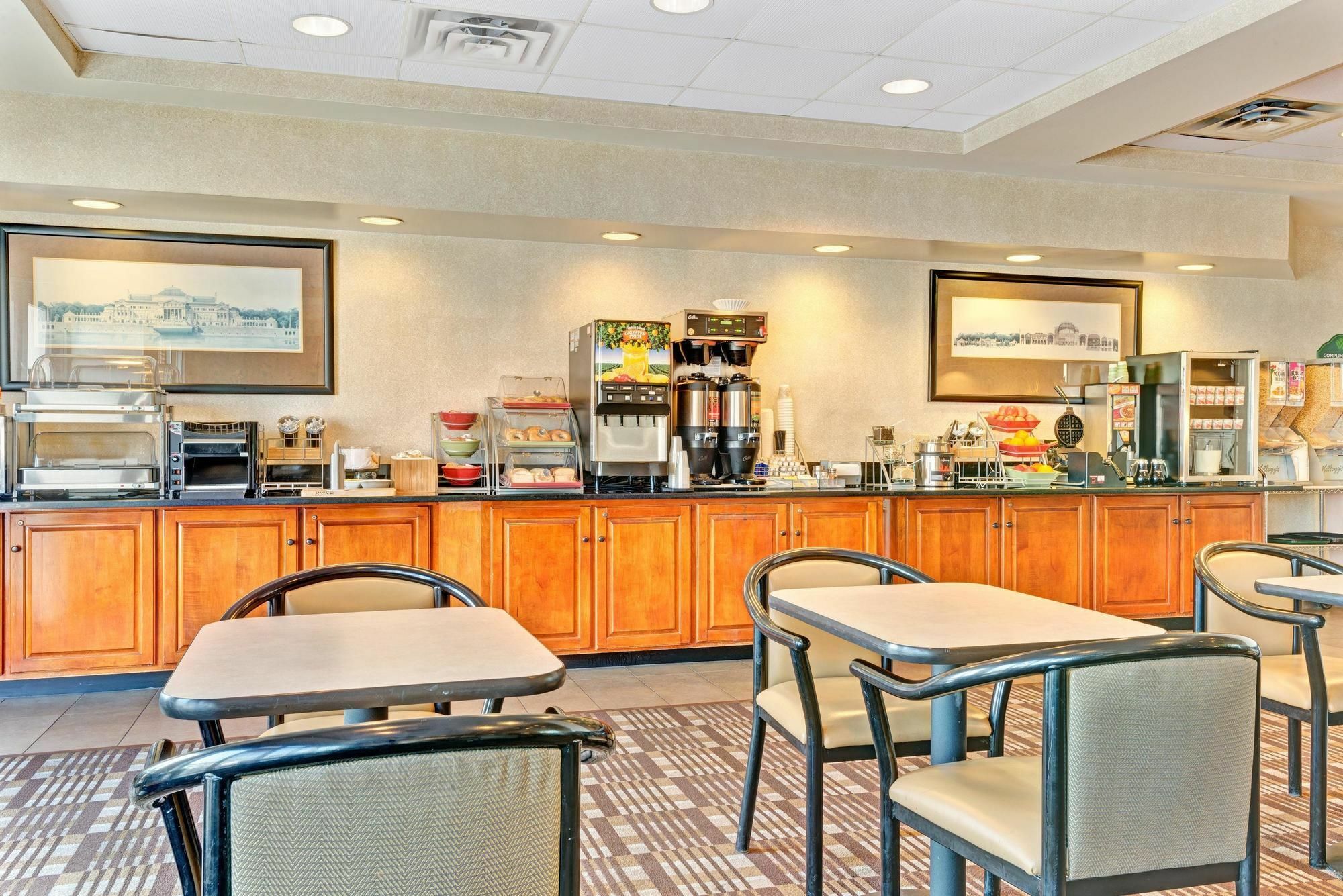 Wingate By Wyndham Cincinnati Blue Ash Exterior photo
