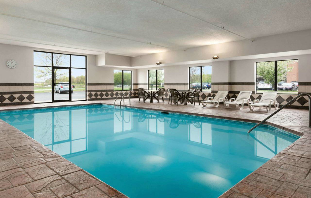 Wingate By Wyndham Cincinnati Blue Ash Exterior photo
